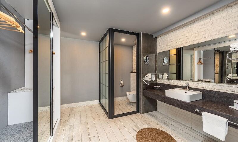 Whitecity Resort Hotel