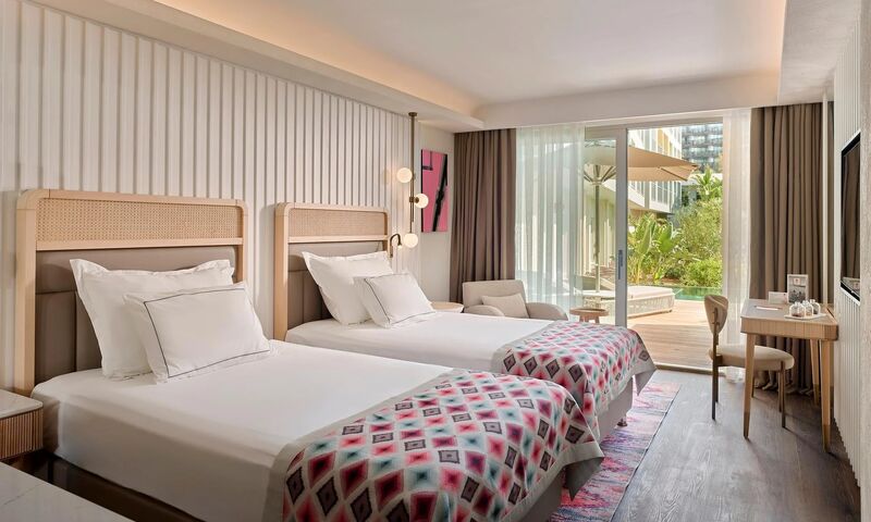 Lara Barut Collection