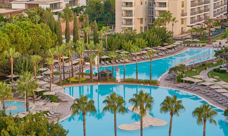 Lara Barut Collection