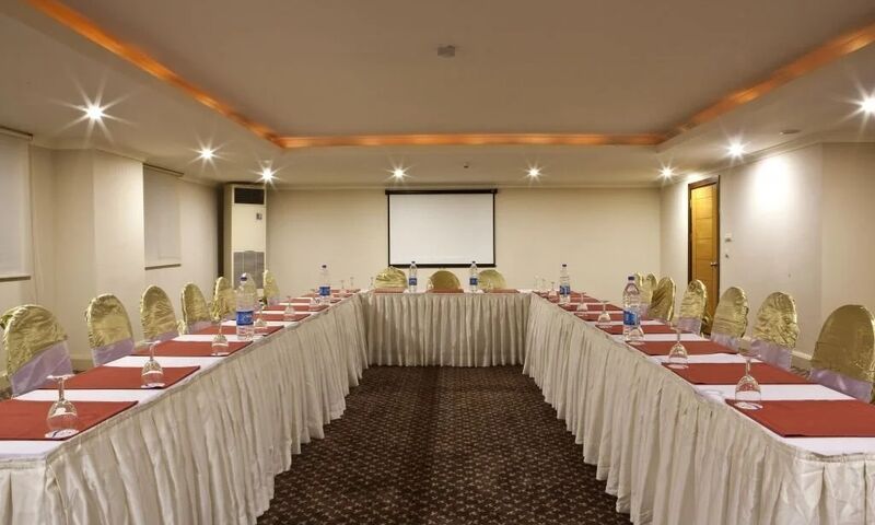 Crystal Admiral Resort Suites & Spa 