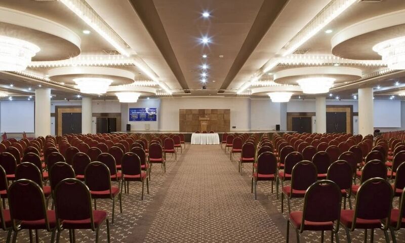 Crystal Admiral Resort Suites & Spa 