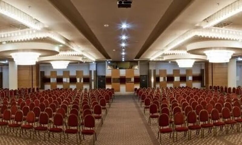 Crystal Admiral Resort Suites & Spa 