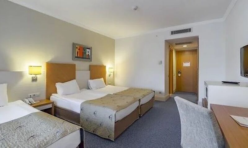 Crystal Admiral Resort Suites & Spa 