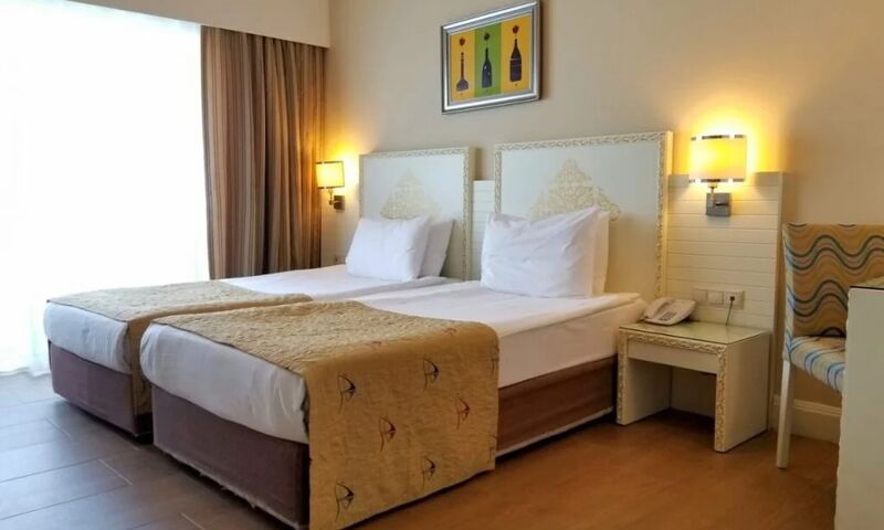 Crystal Admiral Resort Suites & Spa 