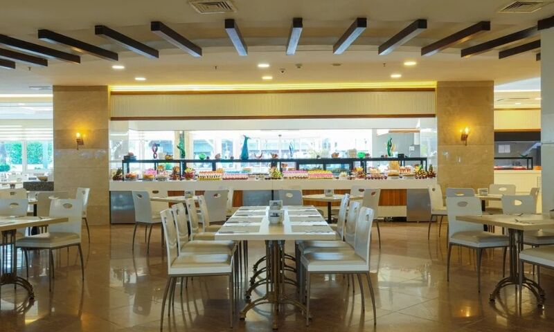 Crystal Admiral Resort Suites & Spa 