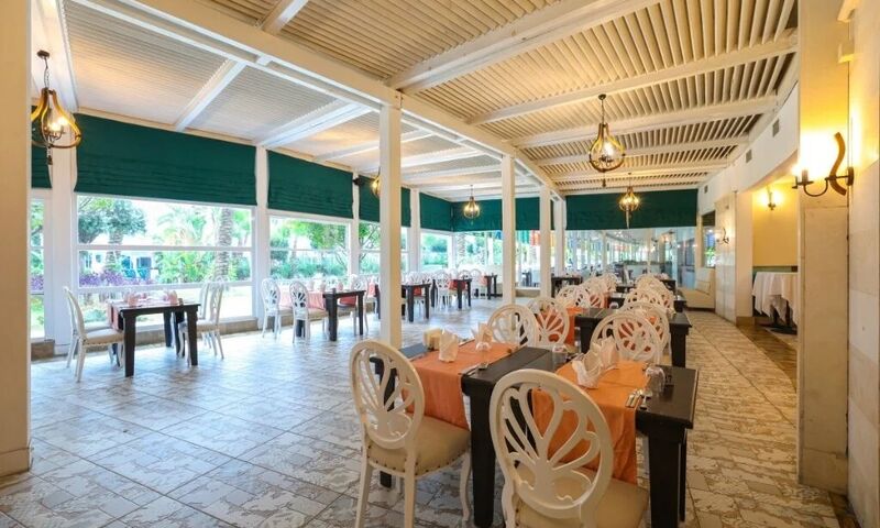 Crystal Admiral Resort Suites & Spa 