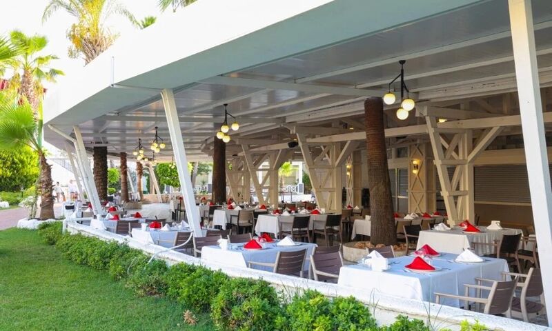 Crystal Admiral Resort Suites & Spa 