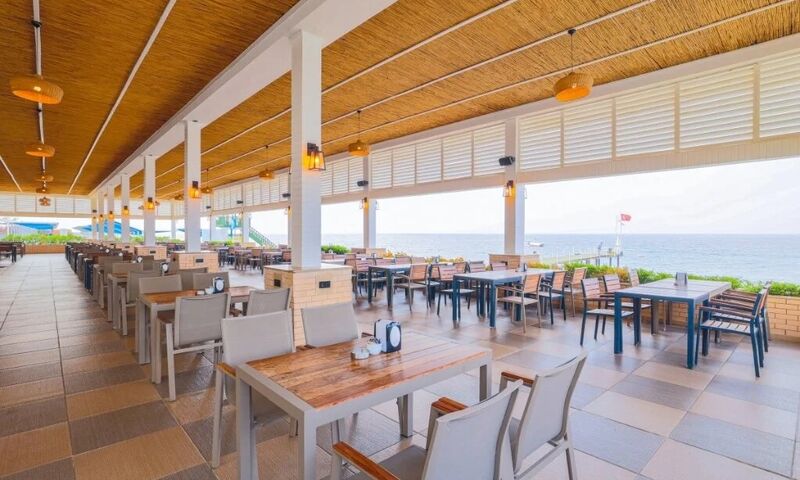 Crystal Admiral Resort Suites & Spa 