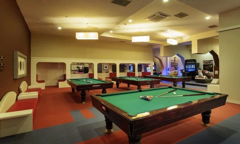 Crystal Admiral Resort Suites & Spa 