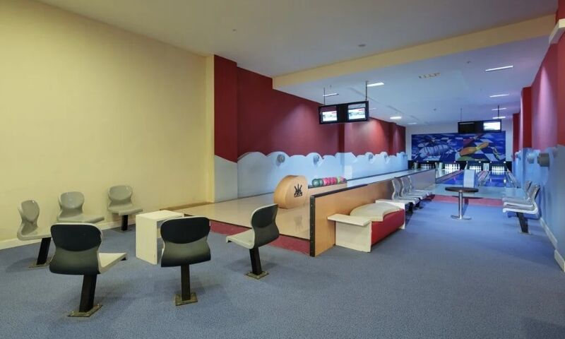 Crystal Admiral Resort Suites & Spa 