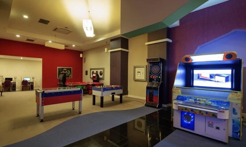 Crystal Admiral Resort Suites & Spa 