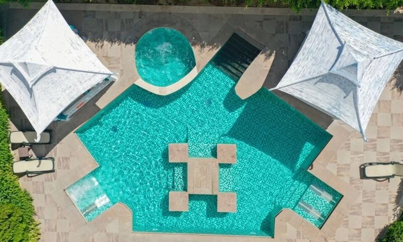 Crystal Admiral Resort Suites & Spa 