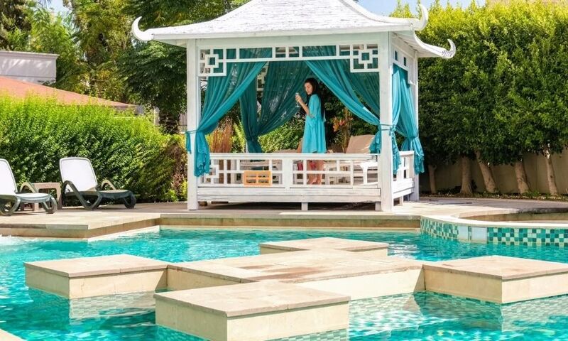 Crystal Admiral Resort Suites & Spa 