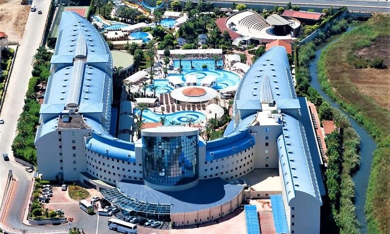 Crystal Admiral Resort Suites & Spa 