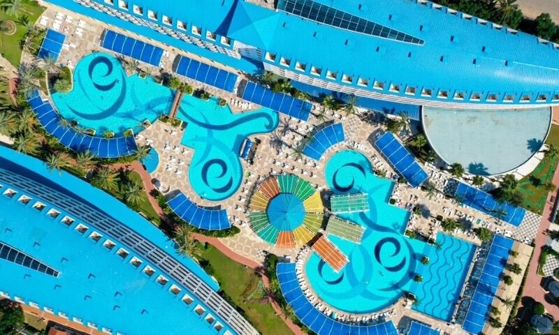 Crystal Admiral Resort Suites & Spa 