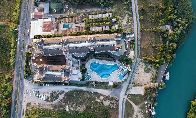 Lrs Lake River Side Hotel & Spa