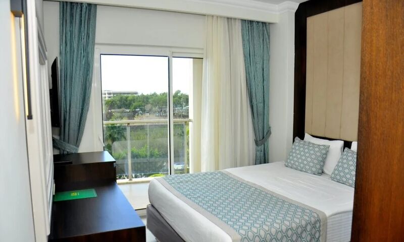 Lrs Lake River Side Hotel & Spa