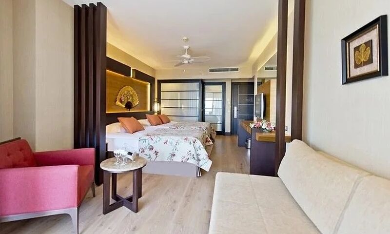 Limak Lara Deluxe Hotel & Resort