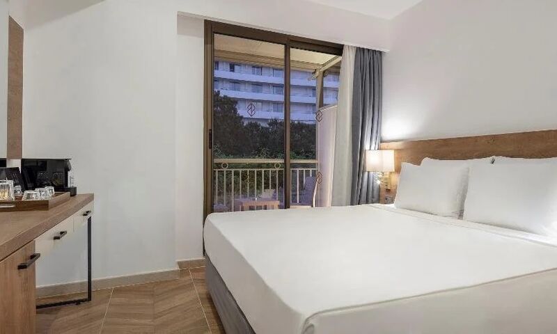 Nirvana Cosmopolitan Hotel