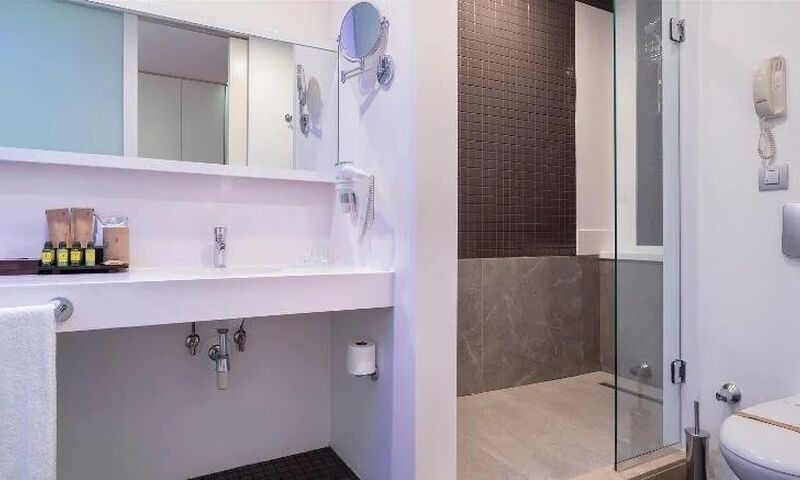 Nirvana Cosmopolitan Hotel